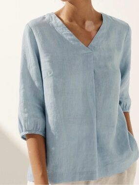 Relaxed V-Neck Linen Tunic in Light Blue